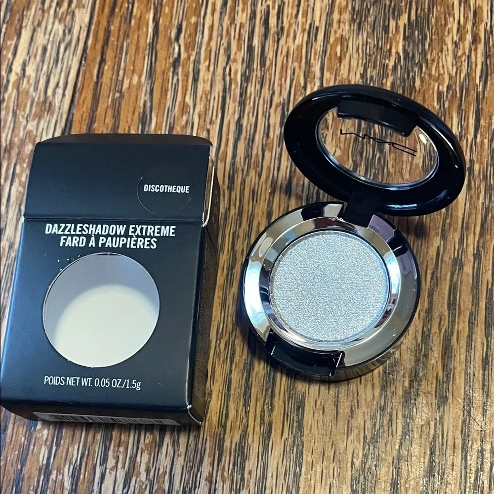 MAC Cosmetics Dazzleshadow Extreme in Silver